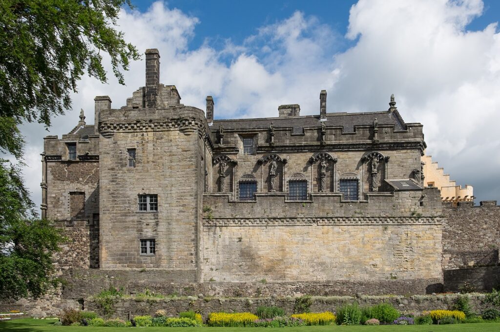 21 Enchanting Castles in Scotland You Must Explore 22