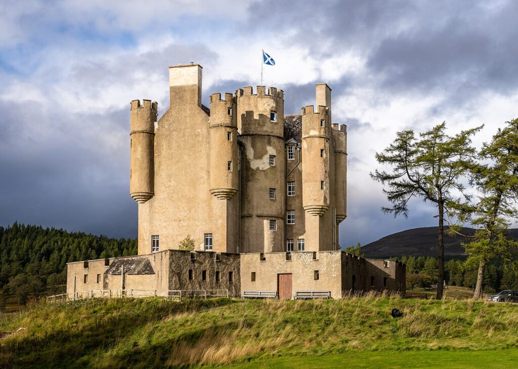 21 Enchanting Castles in Scotland You Must Explore 17