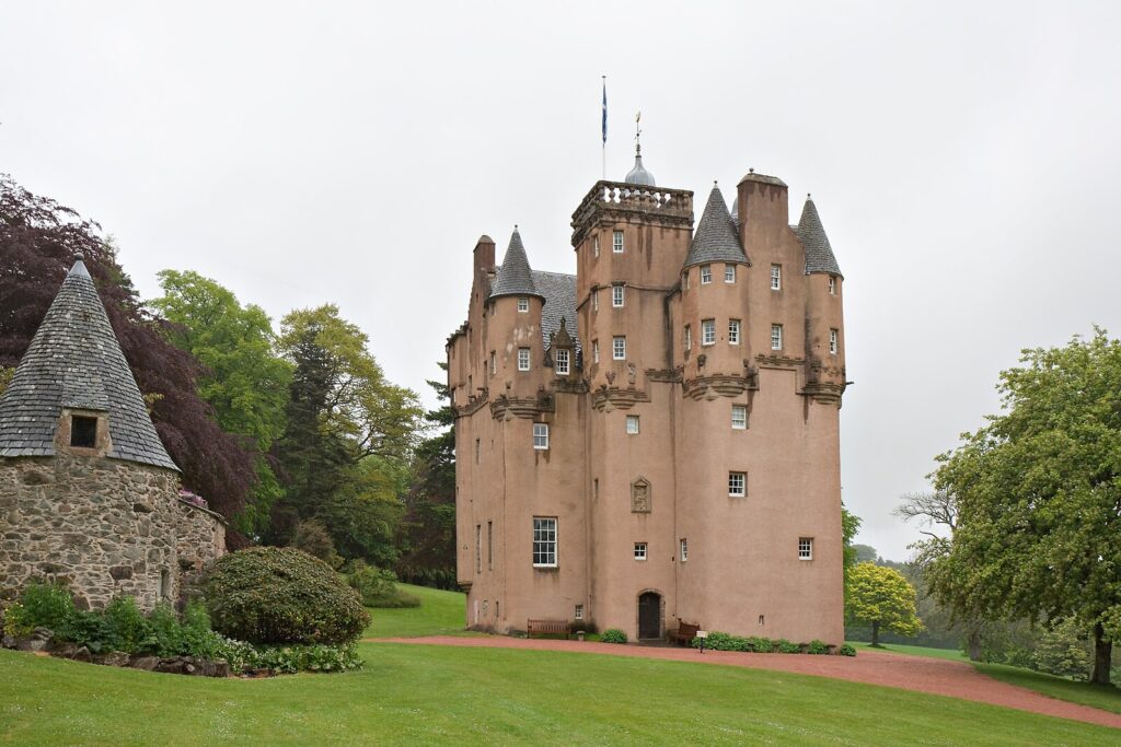 21 Enchanting Castles in Scotland You Must Explore 16