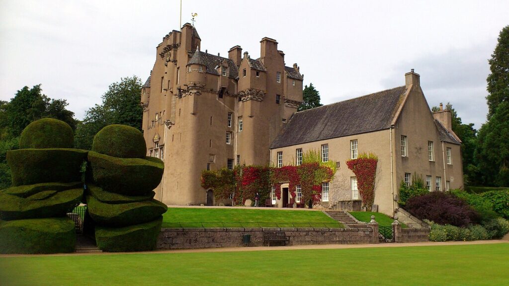 21 Enchanting Castles in Scotland You Must Explore 5