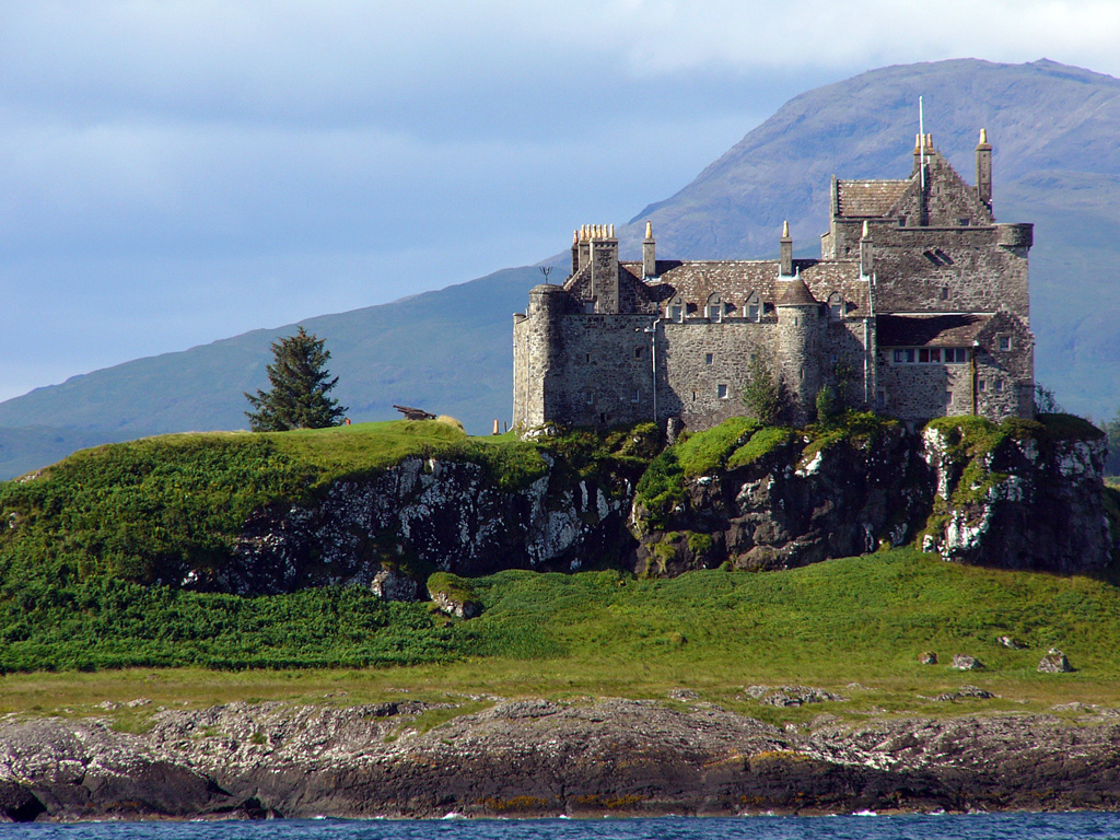 21 Enchanting Castles in Scotland You Must Explore 11