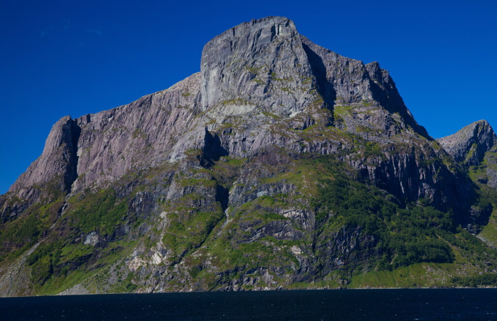 15 Extraordinary Sea Cliffs You Can’t Miss on Your Travels 9