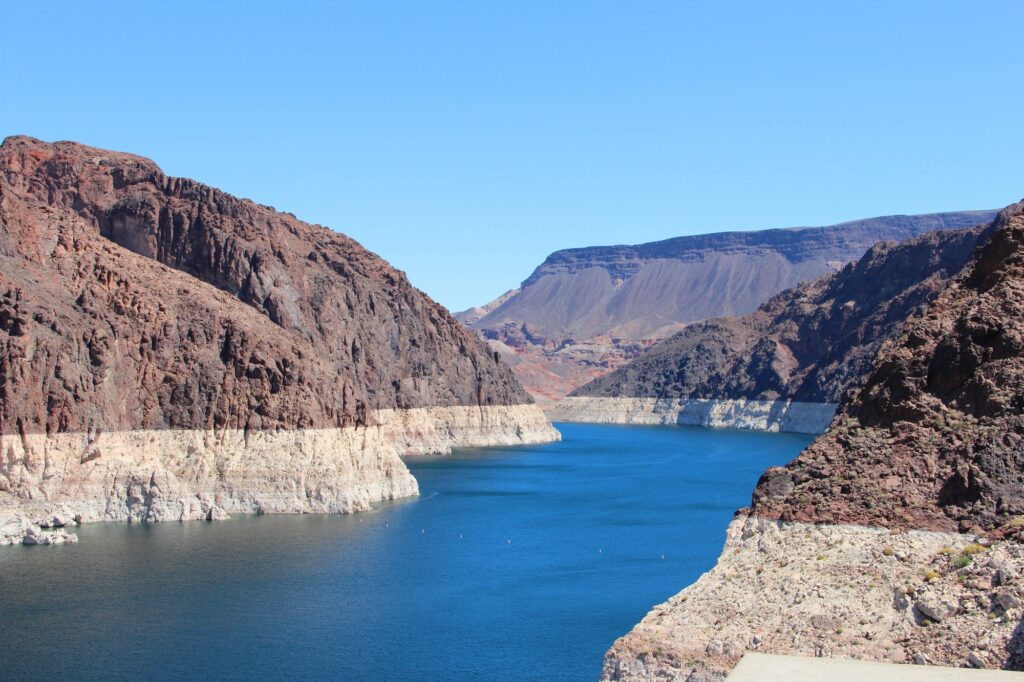 Discover Nevada: Top 10 Must-Visit Destinations for an Unforgettable Adventure 5 Beautiful view of Lake Mead surrounded by majestic cliffs. Hoover Dam, USA