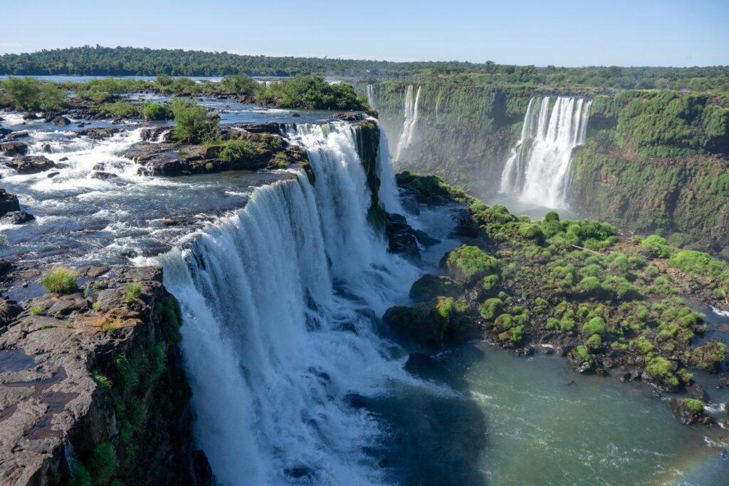 10 Extraordinary Natural Wonders You Can’t Miss 7 Iguazu Falls is a series of waterfalls on the border of Brazil and Argentina