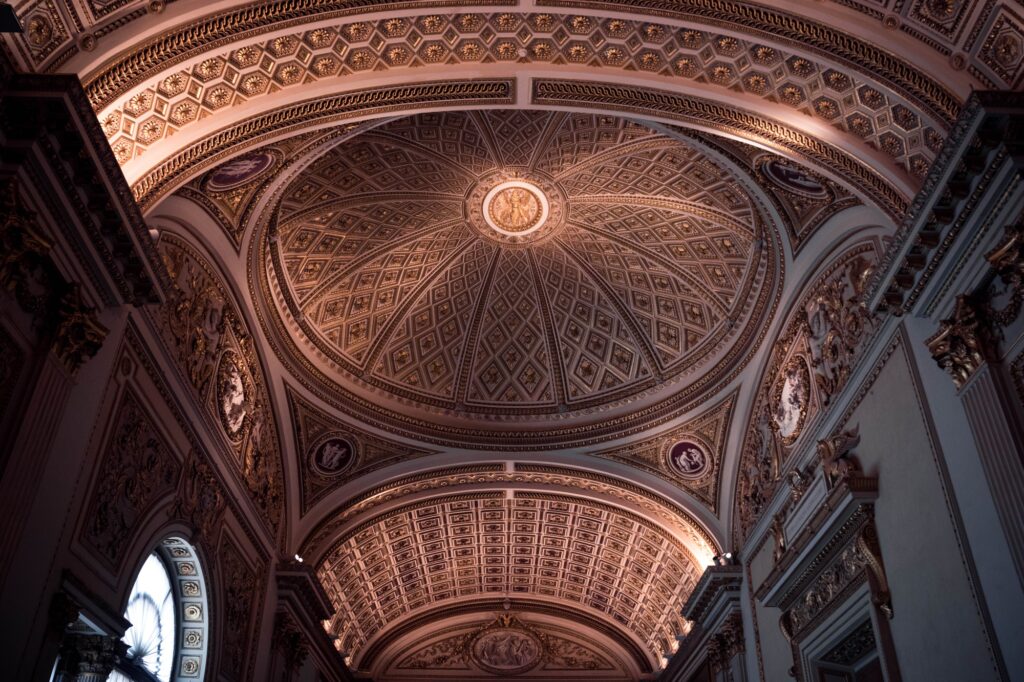 14 Extraordinary Museums You Can’t Miss Around the Globe 10 Interior of ancient Uffizi Gallery