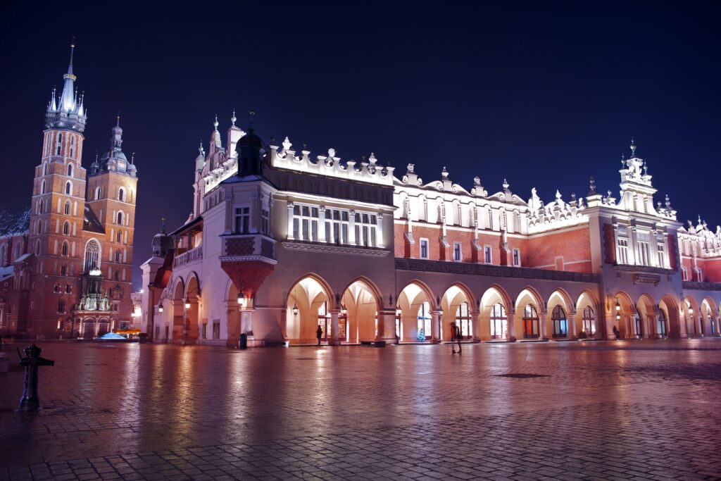 12 Extraordinary City Squares You Can't Miss Around the World 8 Krakow Main Square
