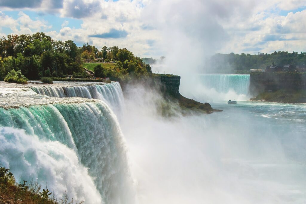 17 Majestic Waterfalls You Simply Can't Miss 5 Niagara Falls. Beautiful landscape.