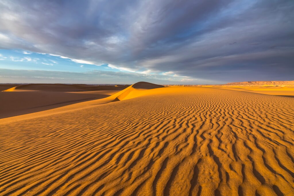 10 Extraordinary Natural Wonders You Can’t Miss 8 Sunset over the sand dunes in the desert. Arid landscape of the Sahara desert