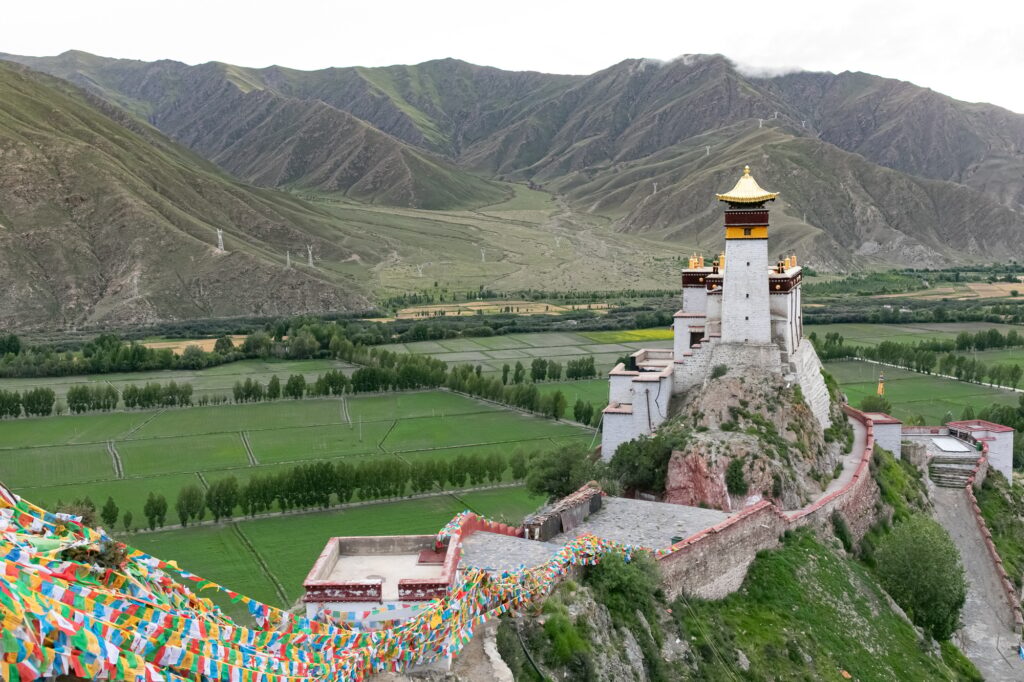 10 Extraordinary Monasteries You Must Explore 7 The Yumbulagang Palace over the Tsetang valley in Tibet, China
