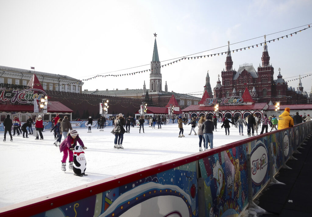 9 Magical Ice Rinks Around the World You Must Experience 7