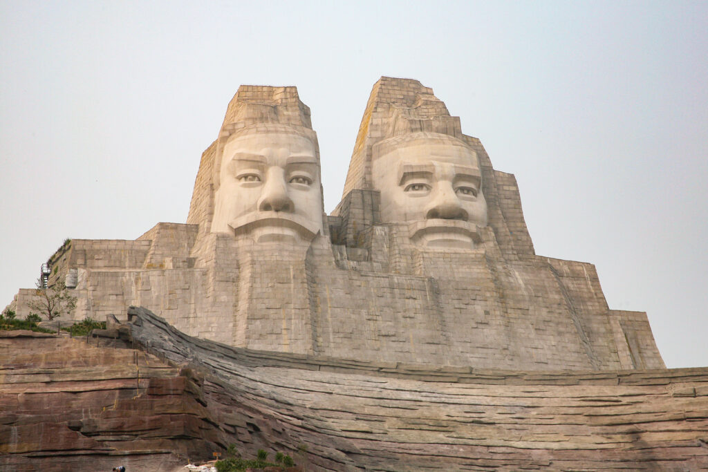 7 Extraordinary Statues Around the Globe That Impress with Their Grandeur 7