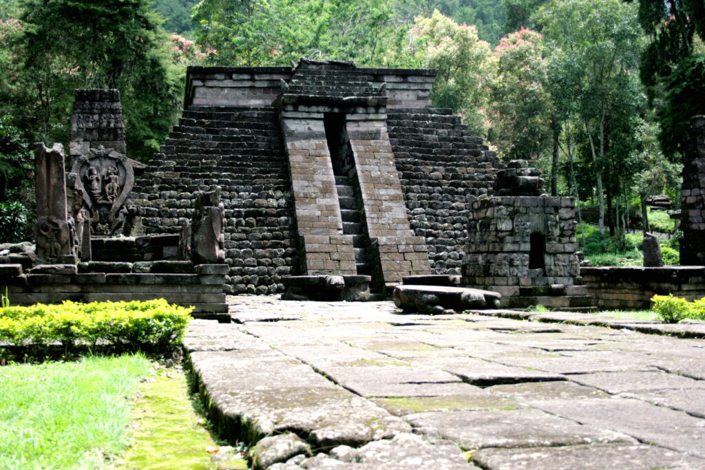 12 Remarkable Step Pyramids Around the World You Must Explore 3