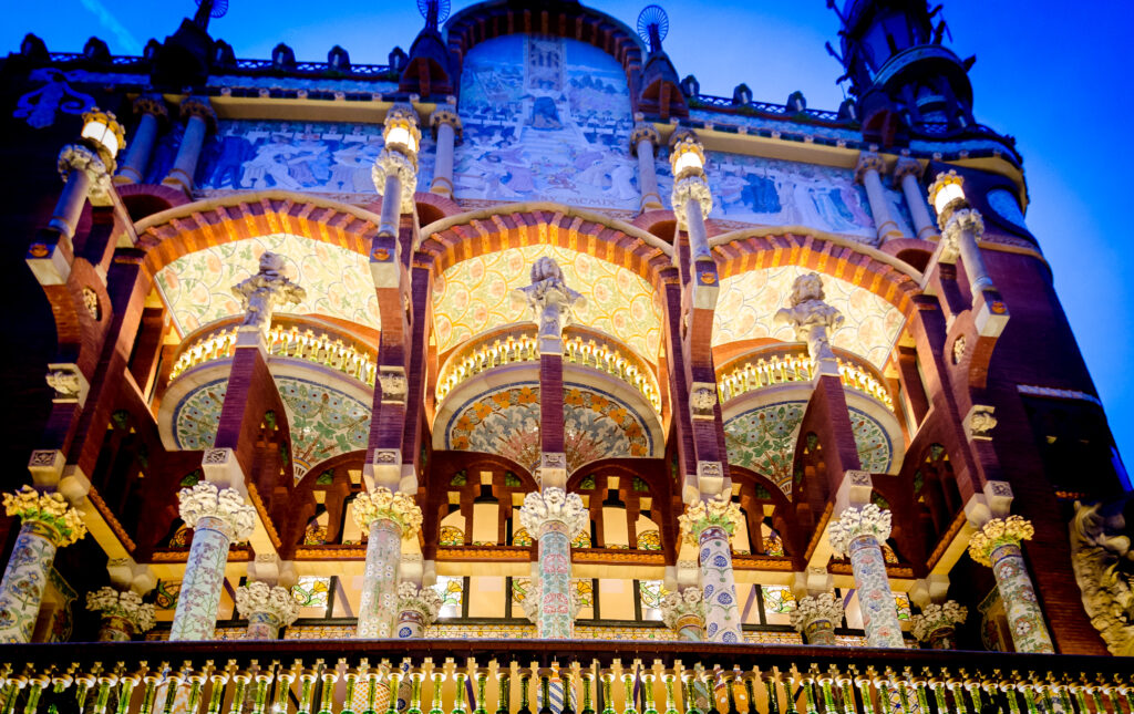 11 Extraordinary Attractions in Barcelona You Can't Miss 9
