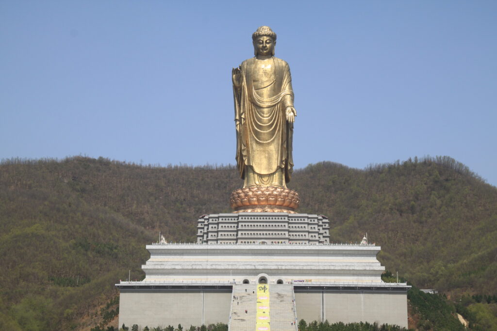 7 Extraordinary Statues Around the Globe That Impress with Their Grandeur 2