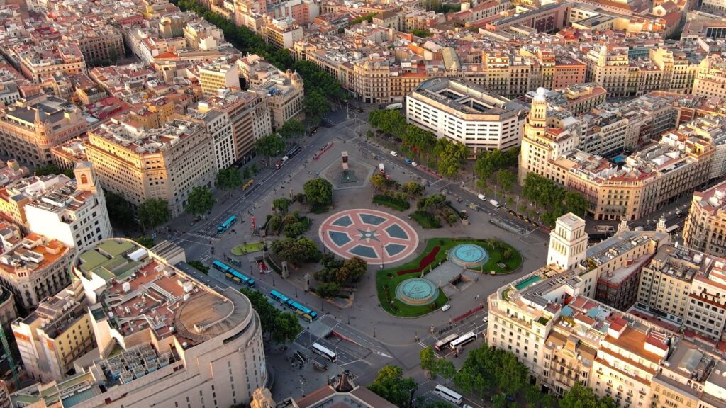 11 Extraordinary Attractions in Barcelona You Can't Miss 12 Aerial view of Plaça Catalunya in Barcelona, Spain. This square is considered to be the city center