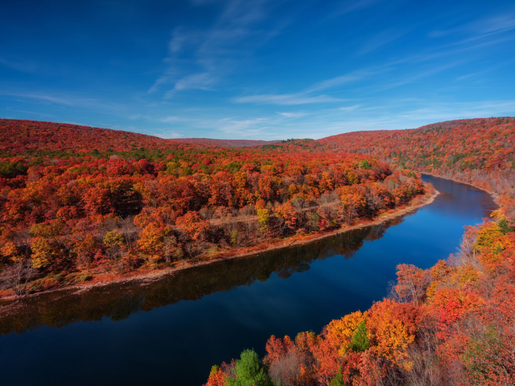 10 Fascinating Flattest States in America to Explore 10 Delaware river during autumn