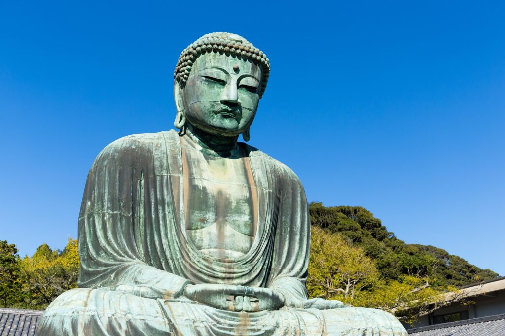 7 Extraordinary Statues Around the Globe That Impress with Their Grandeur 4 Kamakura Daibutsu
