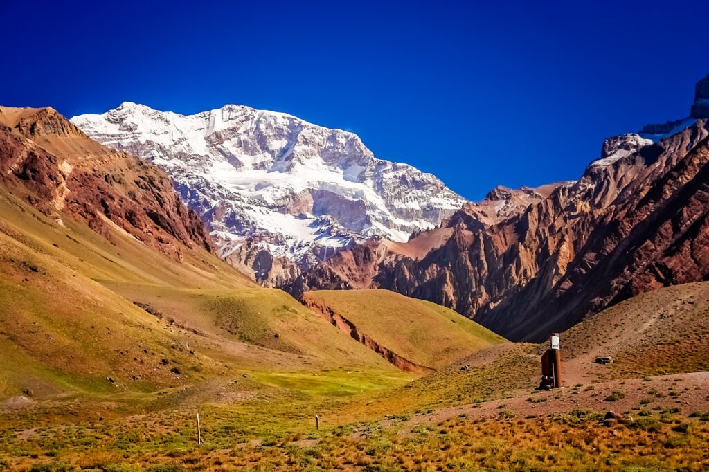 Discovering Argentina: 23 Extraordinary Attractions You Can’t Miss 24 Majestic peak of Aconcagua