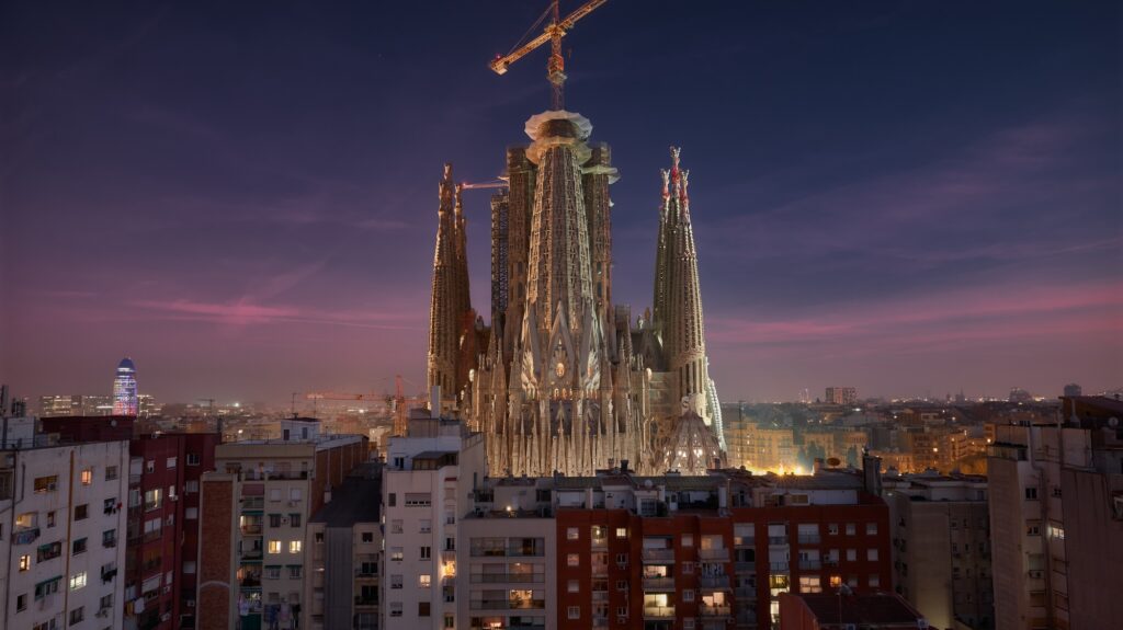 11 Extraordinary Attractions in Barcelona You Can't Miss 2 Sagrada Familia