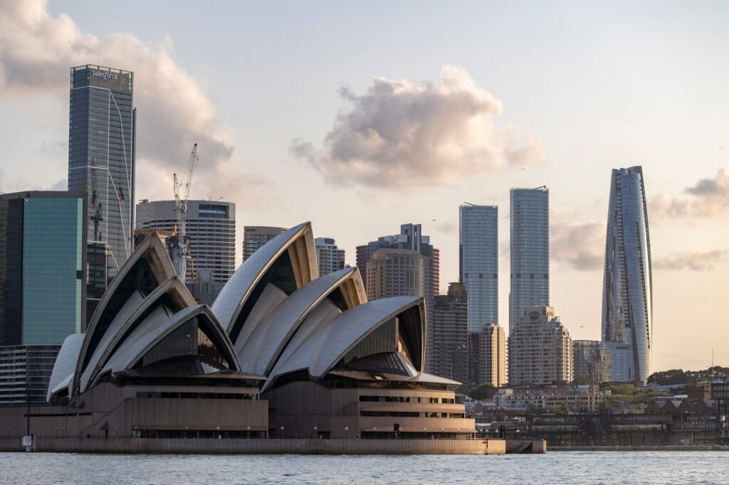 5 Extraordinary Destinations You Can’t Miss in Australia 6 Sydney Opera House at sunset