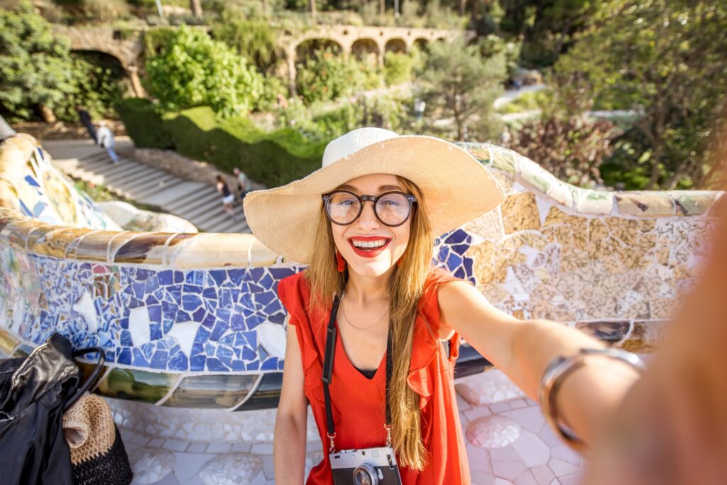 11 Extraordinary Attractions in Barcelona You Can't Miss 7 Woman traveling in Barcelona
